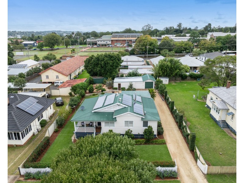12 Henderson Street, Newtown QLD 4350