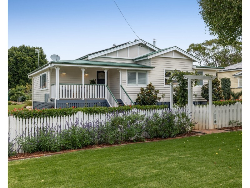 12 Henderson Street, Newtown QLD 4350