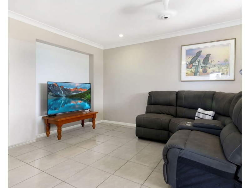 33 Sweeney Street, Kearneys Spring QLD 4350