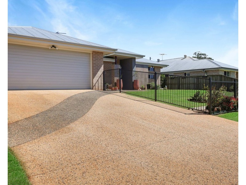 33 Sweeney Street, Kearneys Spring QLD 4350