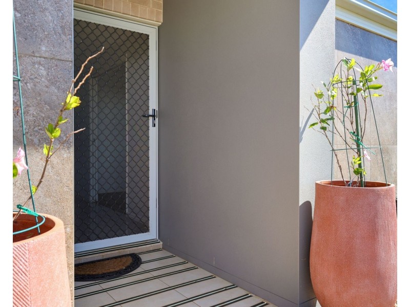 33 Sweeney Street, Kearneys Spring QLD 4350