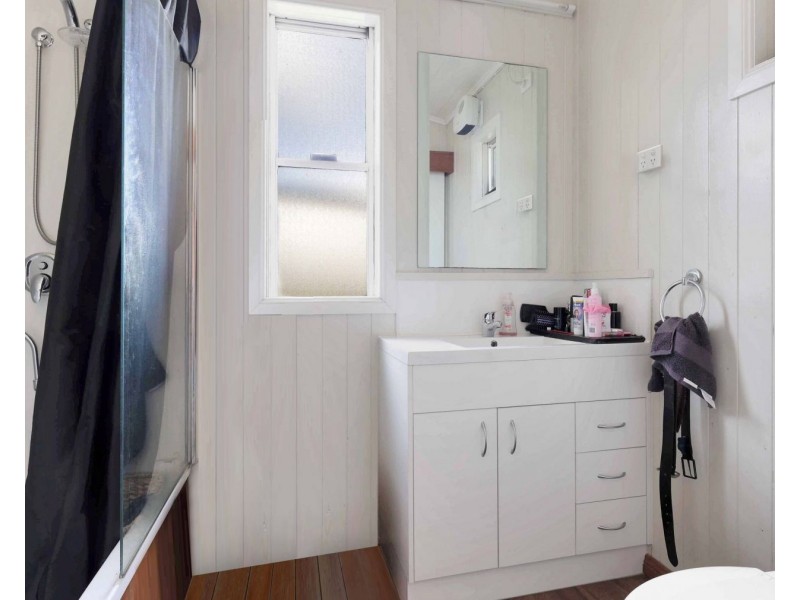 2 Pratten Street, Warwick QLD 4370