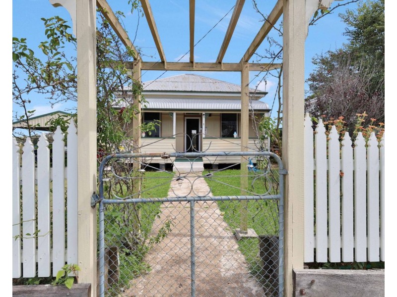 2 Pratten Street, Warwick QLD 4370