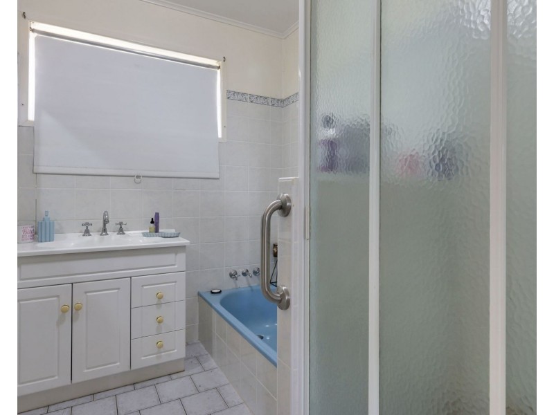 72 Debra Street, Centenary Heights QLD 4350