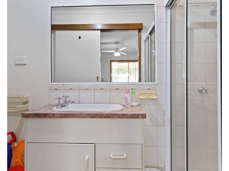 2/416 West Street, Kearneys Spring QLD 4350