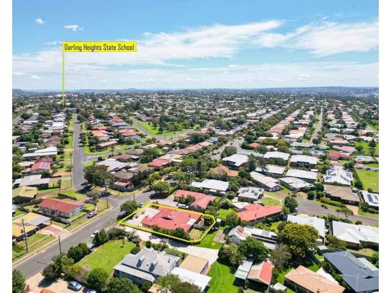 2/416 West Street, Kearneys Spring QLD 4350