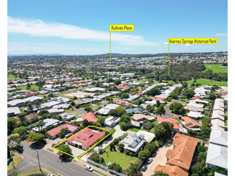 2/416 West Street, Kearneys Spring QLD 4350