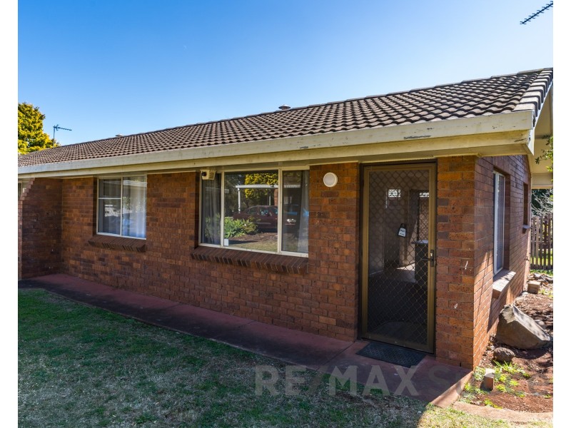 2/378 Hume Street, Centenary Heights QLD 4350