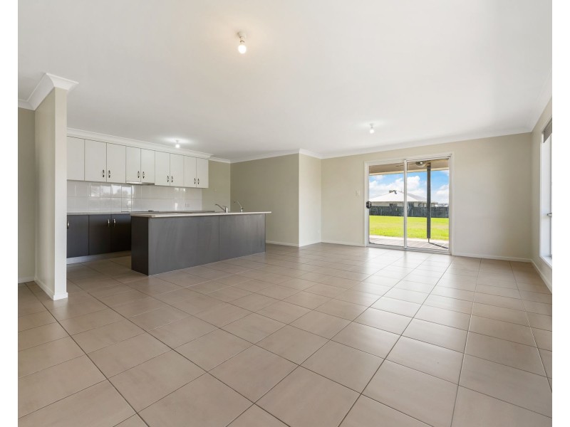 28 Phipps Drive, Meringandan West QLD 4352
