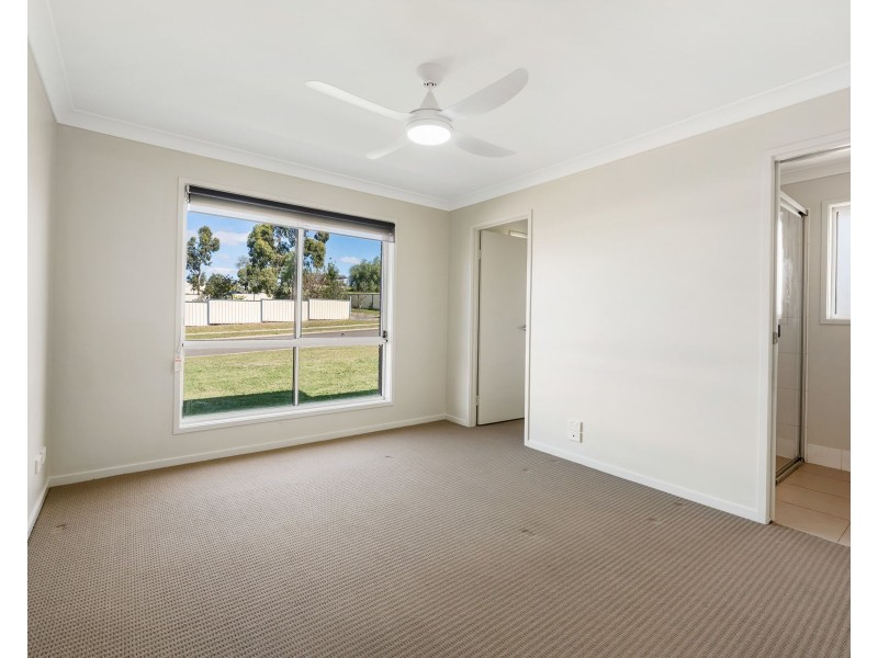 28 Phipps Drive, Meringandan West QLD 4352