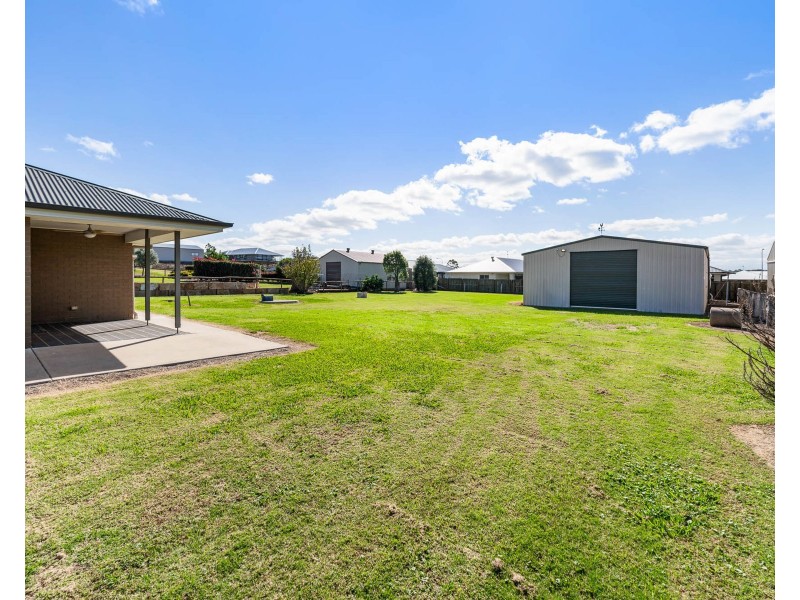 28 Phipps Drive, Meringandan West QLD 4352