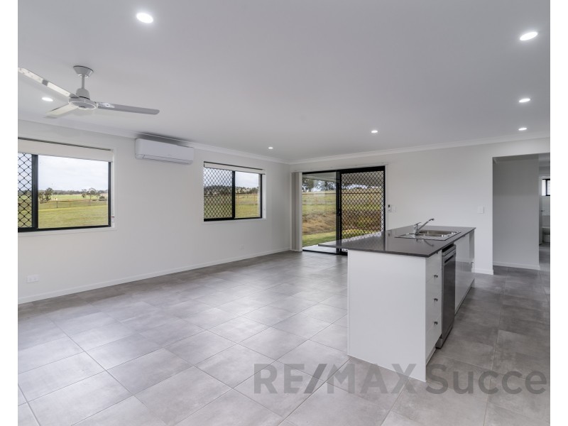 16 Aquila Drive, Meringandan West QLD 4352