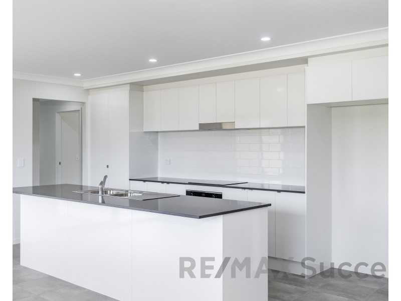 16 Aquila Drive, Meringandan West QLD 4352