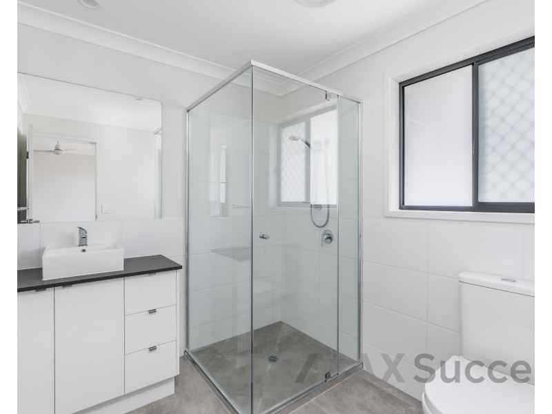 16 Aquila Drive, Meringandan West QLD 4352