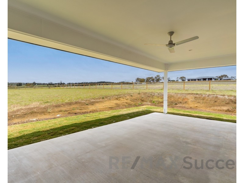 16 Aquila Drive, Meringandan West QLD 4352