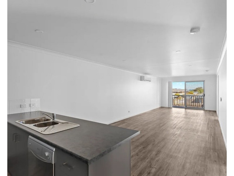 Units 1 & 2/92 Sanctuary Drive, Cranley QLD 4350