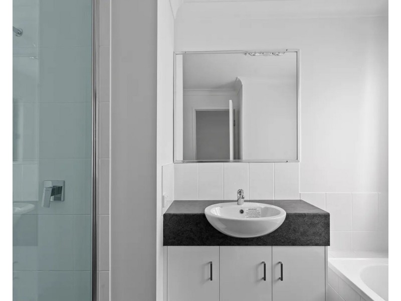 Units 1 & 2/92 Sanctuary Drive, Cranley QLD 4350