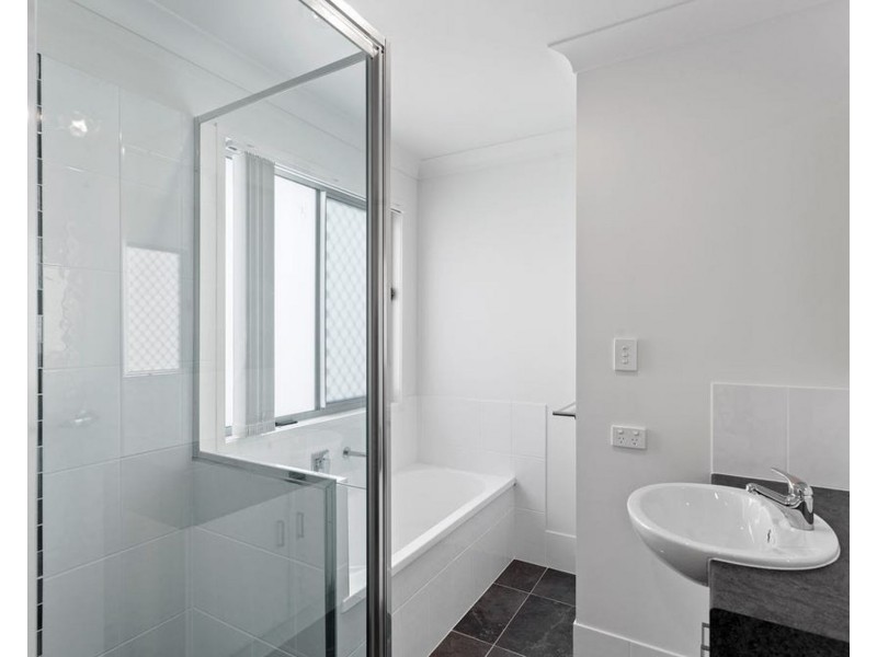 Units 1 & 2/92 Sanctuary Drive, Cranley QLD 4350