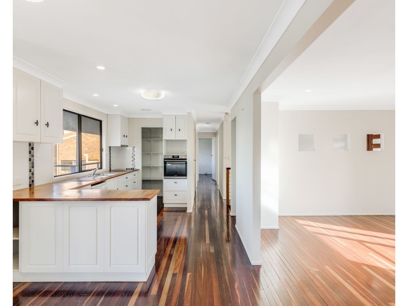 10 Skyline Drive, Blue Mountain Heights QLD 4350