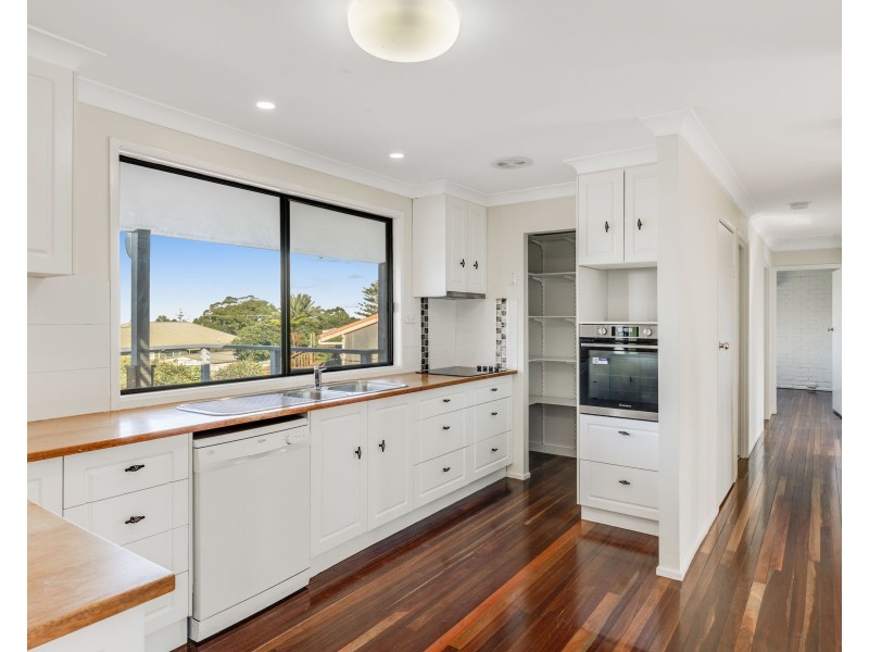 10 Skyline Drive, Blue Mountain Heights QLD 4350