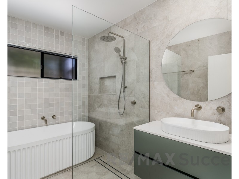 2/4 Seaton Street, South Toowoomba QLD 4350