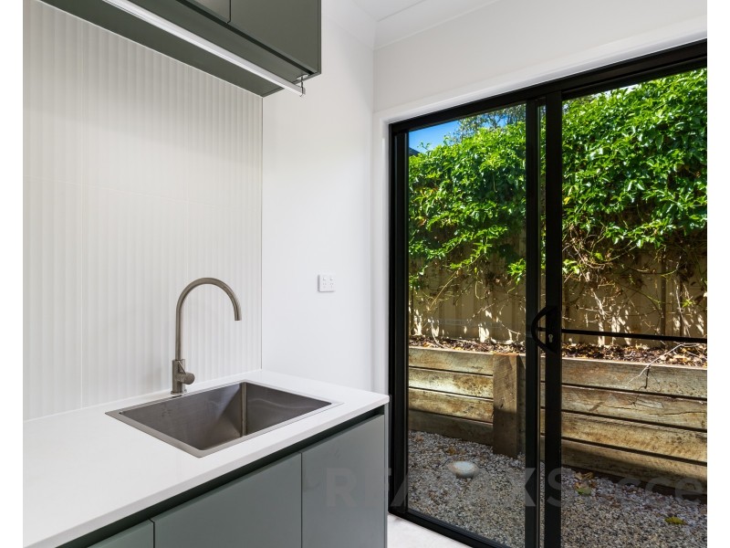 2/4 Seaton Street, South Toowoomba QLD 4350