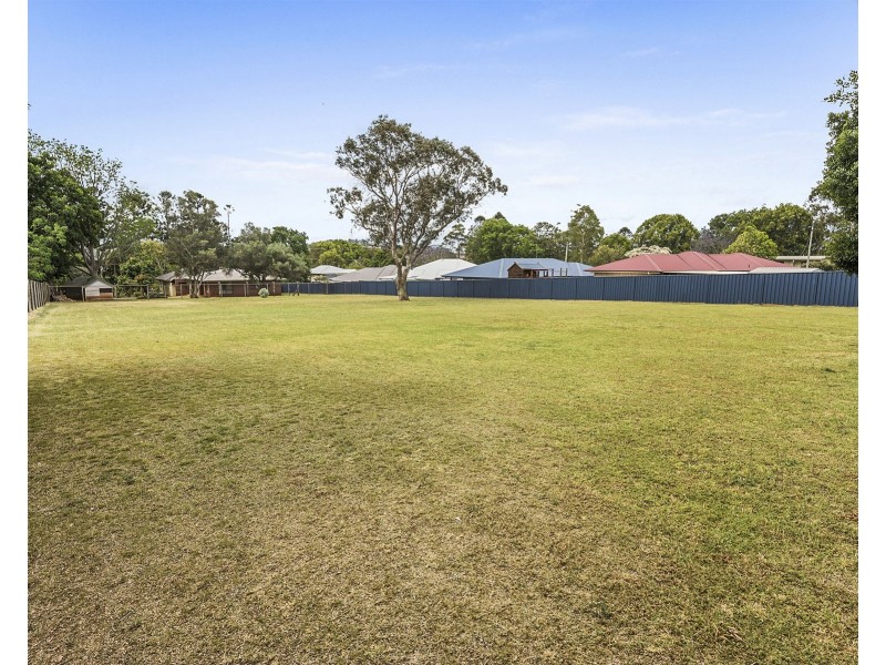 58 Hogg Street, Rockville QLD 4350