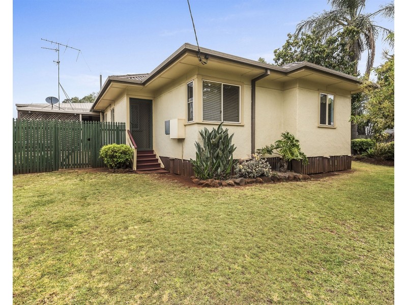 58 Hogg Street, Rockville QLD 4350
