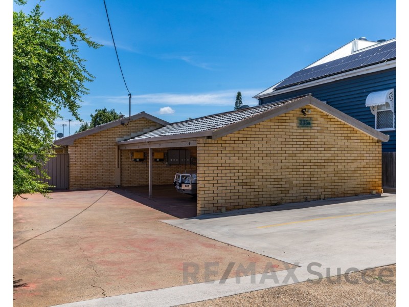 2/235a South Street, South Toowoomba QLD 4350