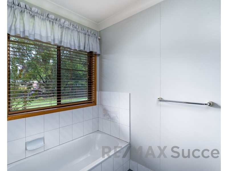 6 Blue Gum Drive, Highfields QLD 4352
