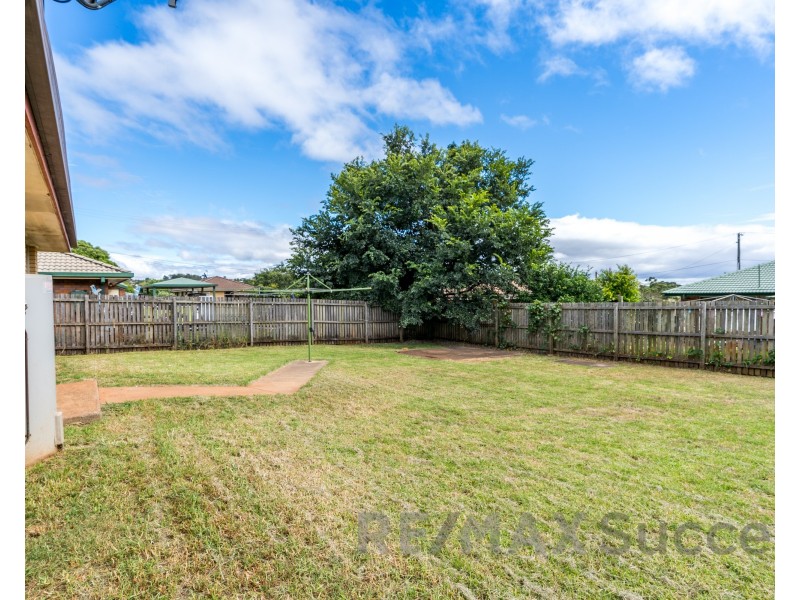 7 Kenora Court, Rockville QLD 4350