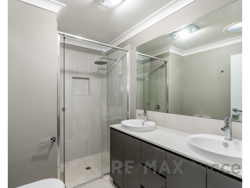 2/11A Pelican Drive, Rangeville QLD 4350