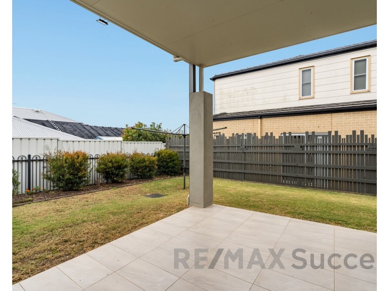 2/11A Pelican Drive, Rangeville QLD 4350