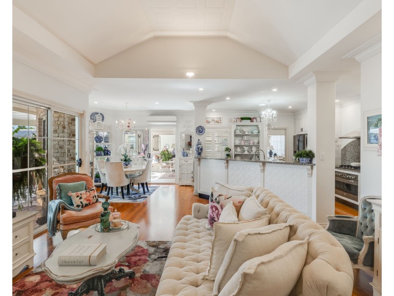 1 Spring Garden Court, Middle Ridge QLD 4350