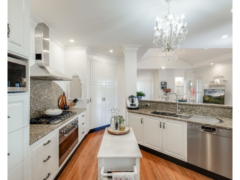 1 Spring Garden Court, Middle Ridge QLD 4350