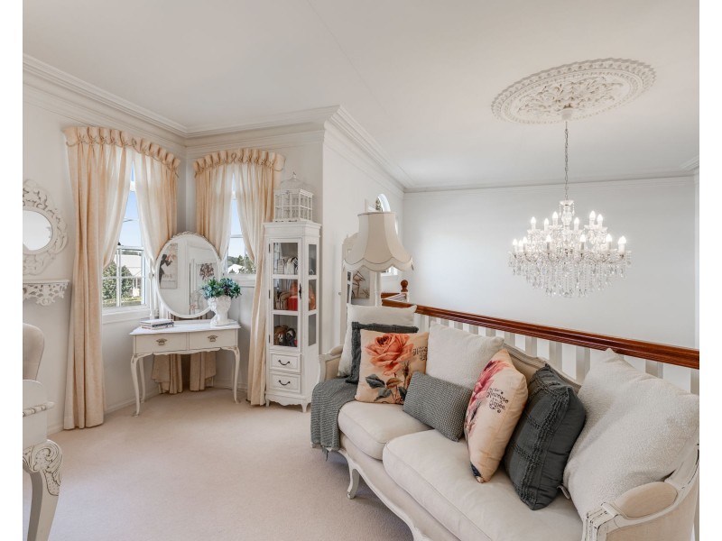 1 Spring Garden Court, Middle Ridge QLD 4350