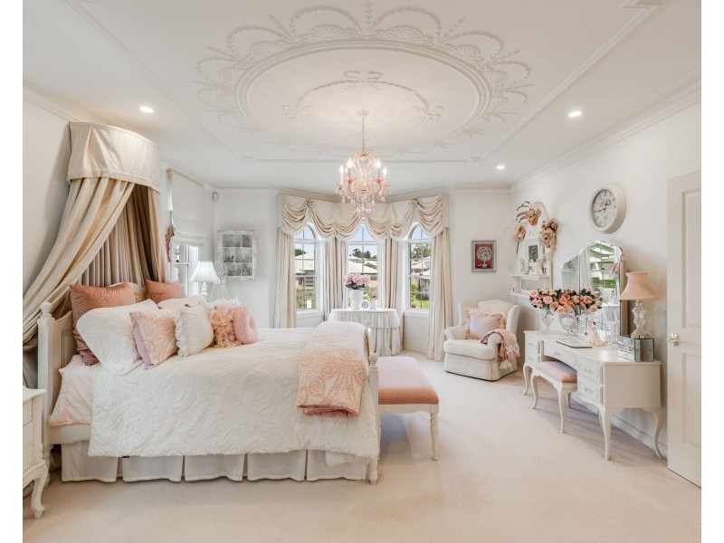 1 Spring Garden Court, Middle Ridge QLD 4350