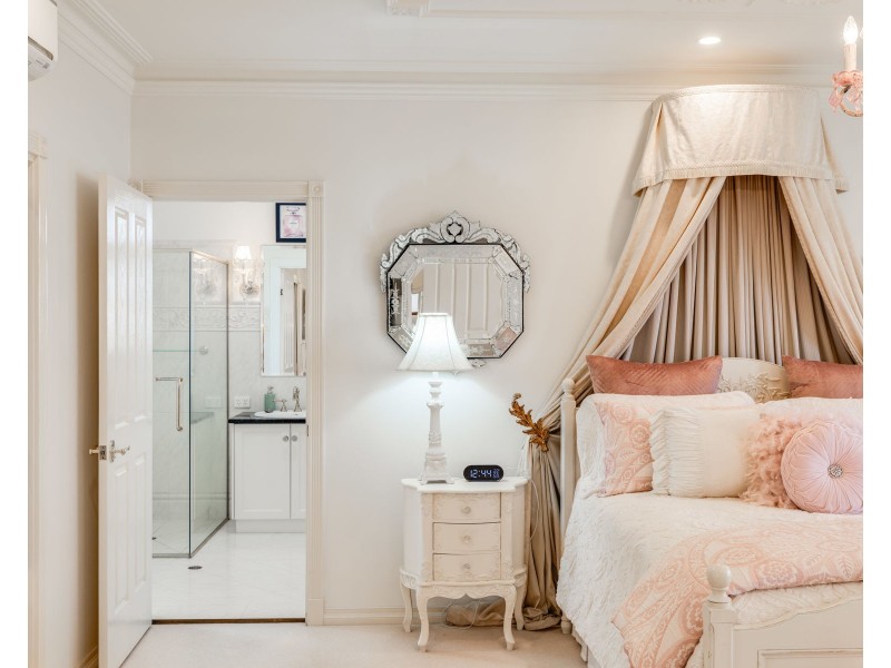 1 Spring Garden Court, Middle Ridge QLD 4350