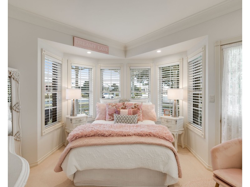 1 Spring Garden Court, Middle Ridge QLD 4350