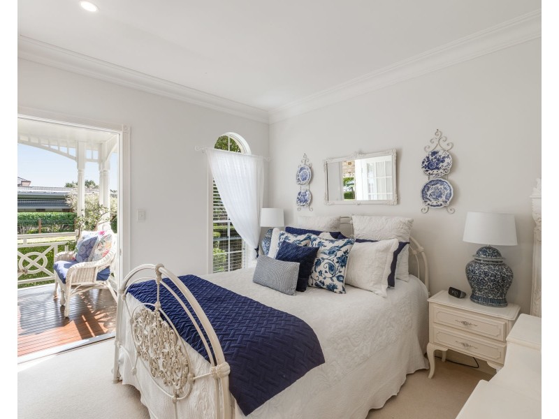 1 Spring Garden Court, Middle Ridge QLD 4350