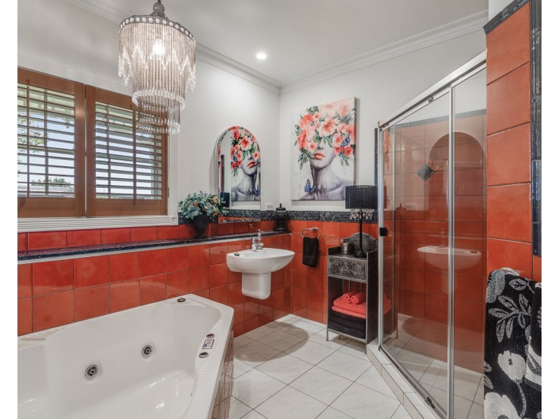 1 Spring Garden Court, Middle Ridge QLD 4350