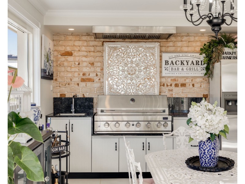 1 Spring Garden Court, Middle Ridge QLD 4350