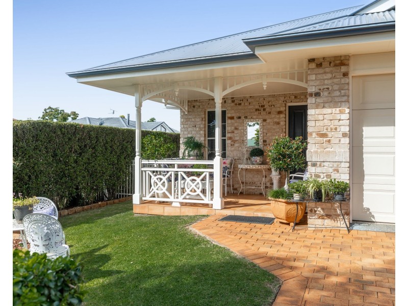 1 Spring Garden Court, Middle Ridge QLD 4350