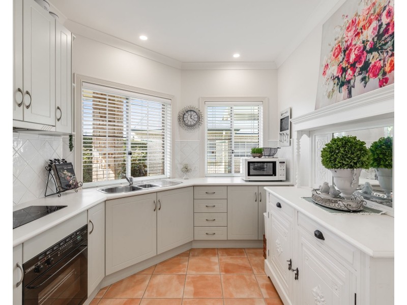 1 Spring Garden Court, Middle Ridge QLD 4350