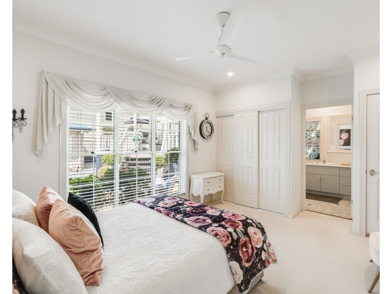 1 Spring Garden Court, Middle Ridge QLD 4350