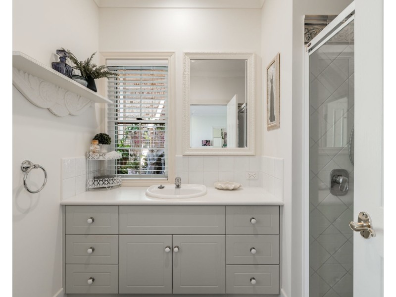 1 Spring Garden Court, Middle Ridge QLD 4350