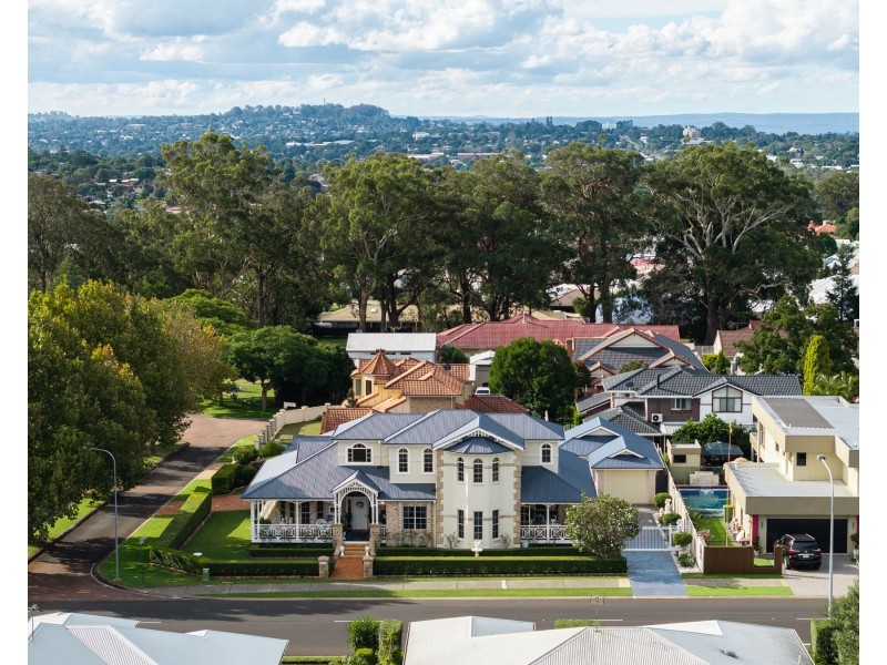 1 Spring Garden Court, Middle Ridge QLD 4350