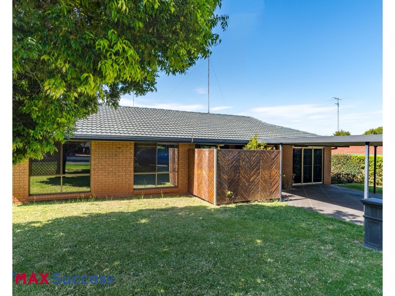 20 Hinkler Crescent, Wilsonton QLD 4350