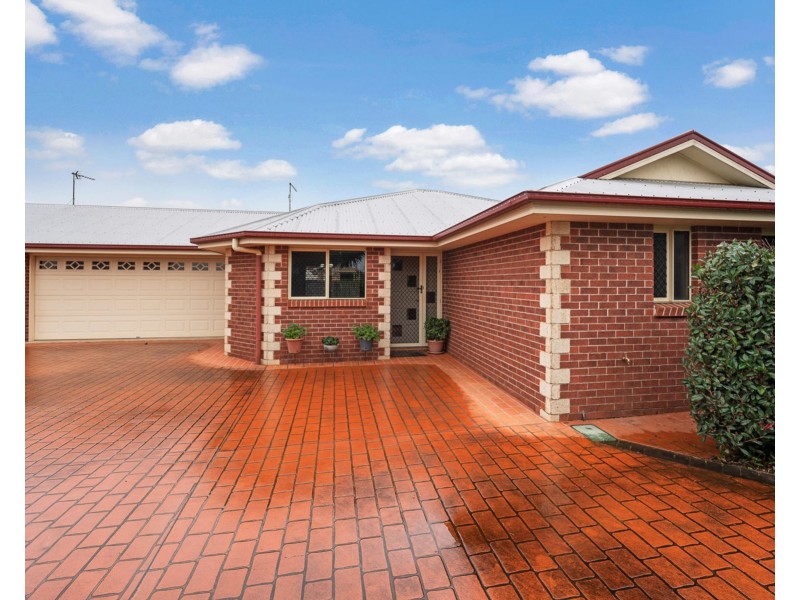 1/1 Meagan Close, Kearneys Spring QLD 4350