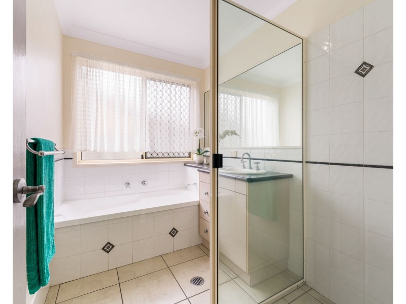 1/1 Meagan Close, Kearneys Spring QLD 4350